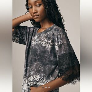 NWT Anthro Pilcro Short-Sleeve Python Print Lace Blouse Tee Womens Large Grey